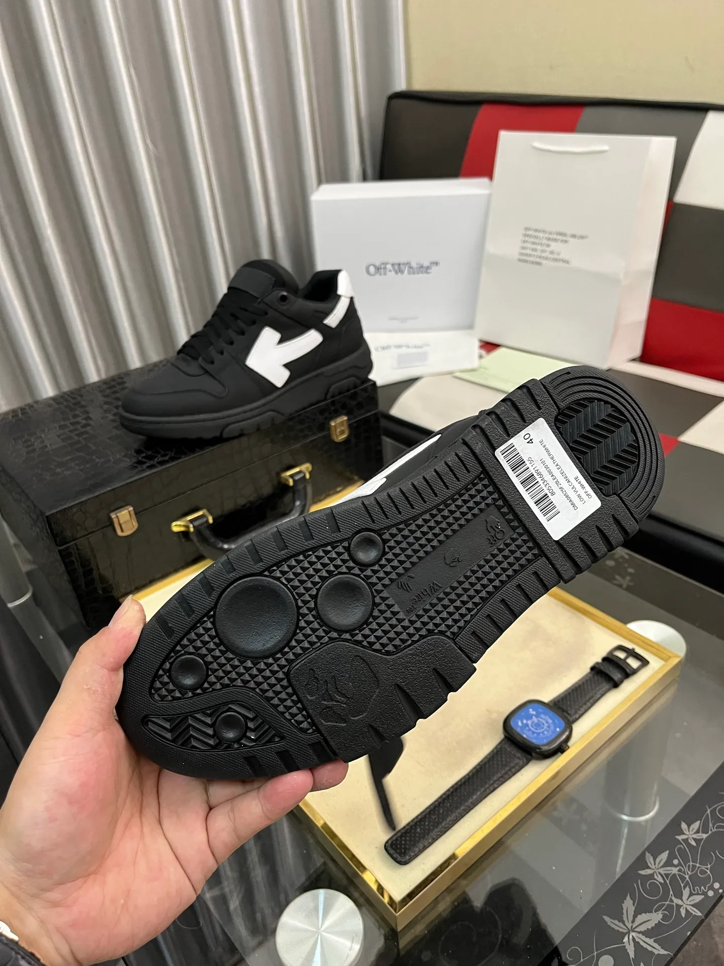 Men's shoes 💰600⌚️⌚️ OFF-White C/O VirGil Abloh fashionable and versatile casual shoes. Exclusive first release of the new model. Made of environmentally friendly cowhide leather and mesh fabric upper material. The insole is embedded with foam cushioning EVA material. The correct midsole is equipped with EVA lightweight cushioning. External tooth nail rubber outsole. The correct accessories can be customized simultaneously. Women's model: 35-40 Men's model: 39-45